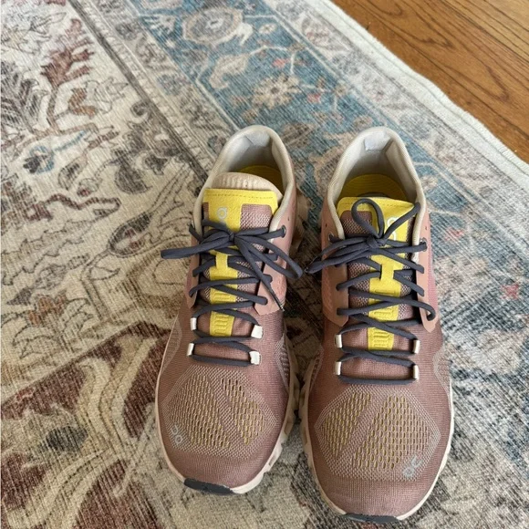 On Running Athletic Shoes Beige Interior Lightweight Design - Picture 5 of 13